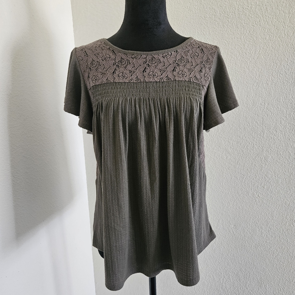 Olive green short sleeve blouse with lace detailing and elastic waistband
